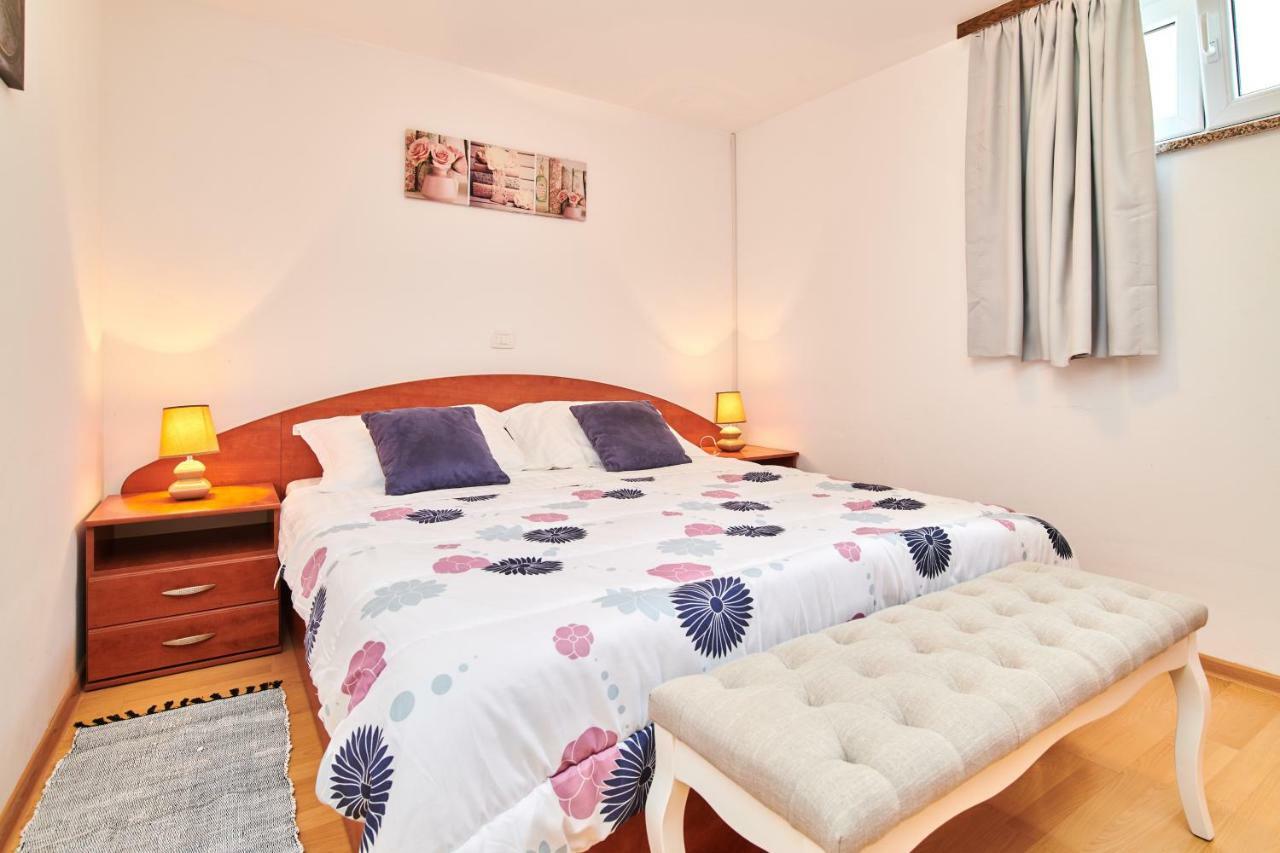 Apartamento App Sverko Vilanija Exterior foto