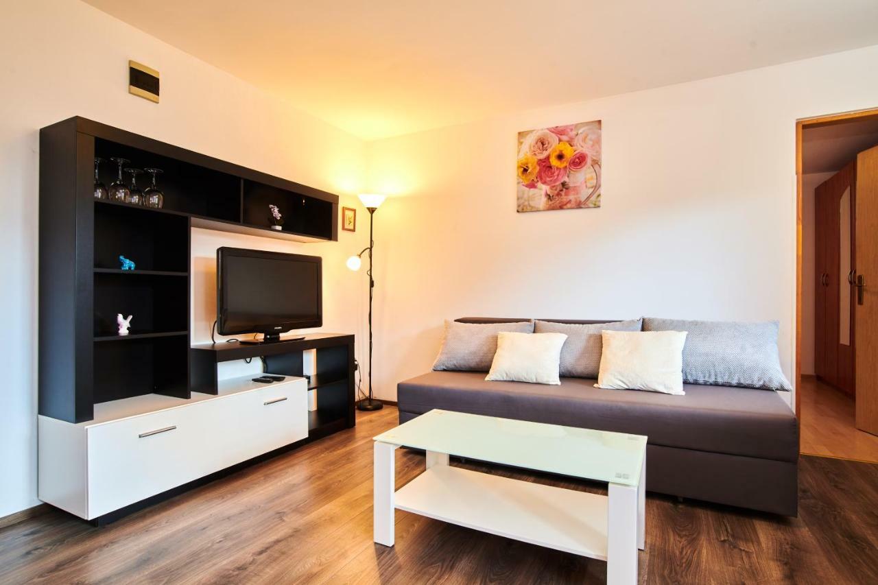 Apartamento App Sverko Vilanija Exterior foto