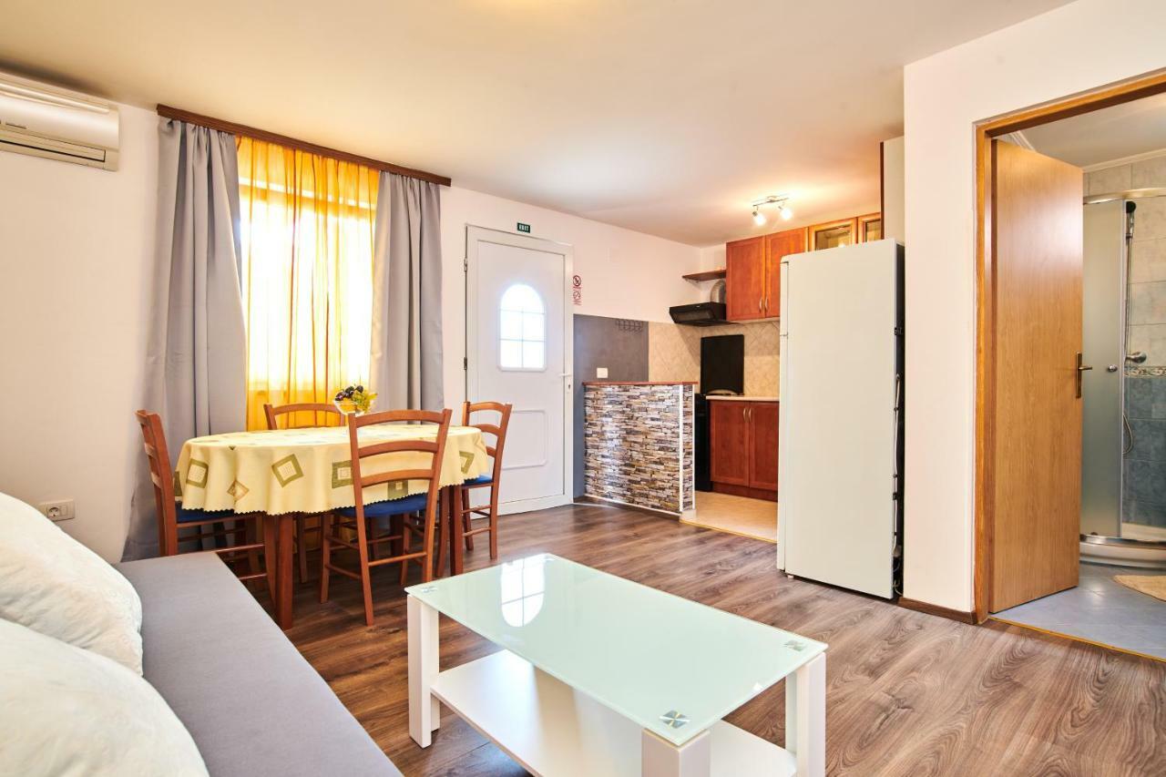 Apartamento App Sverko Vilanija Exterior foto